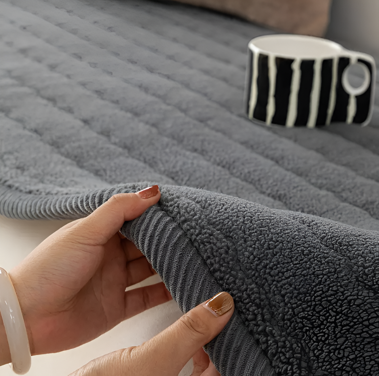 BowLift | PolyesPlush Non-Slip Sofa Cover – Pet-Friendly, Machine Washable Couch Protector