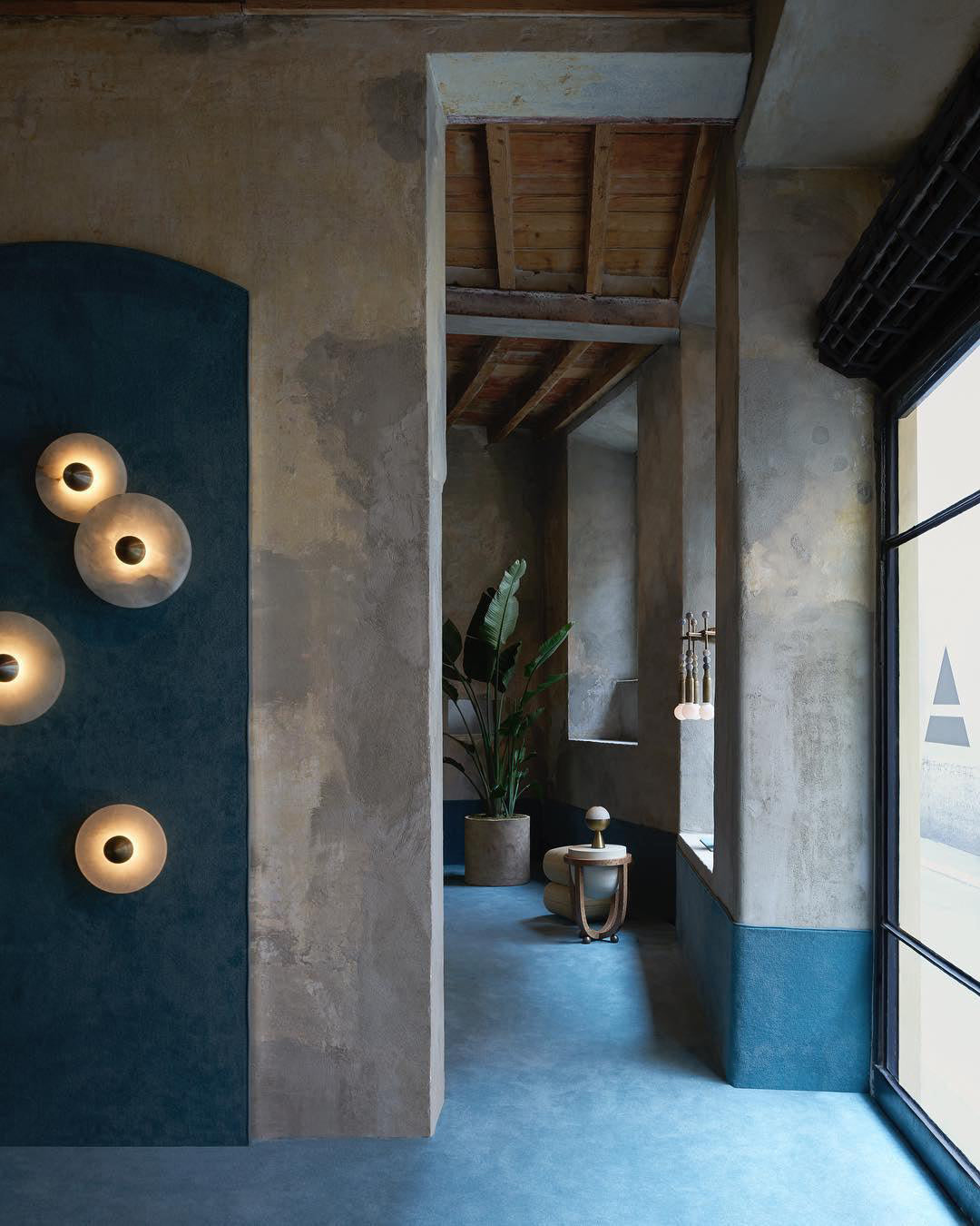 BowLift | Designer Wall Lamp with Marble Accent