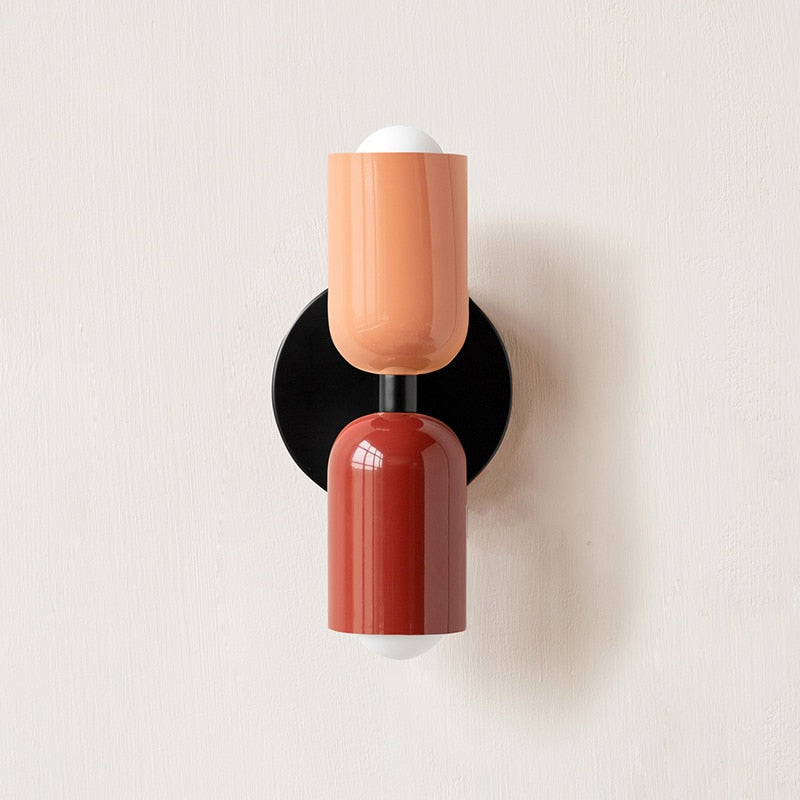 BowLift | Lively, minimalist wall lamp with two light bulbs