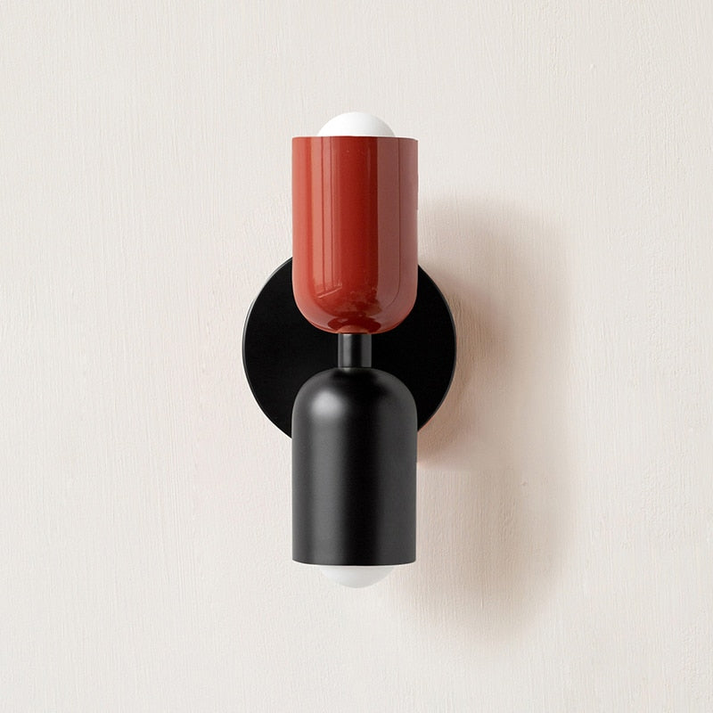 BowLift | Lively, minimalist wall lamp with two light bulbs