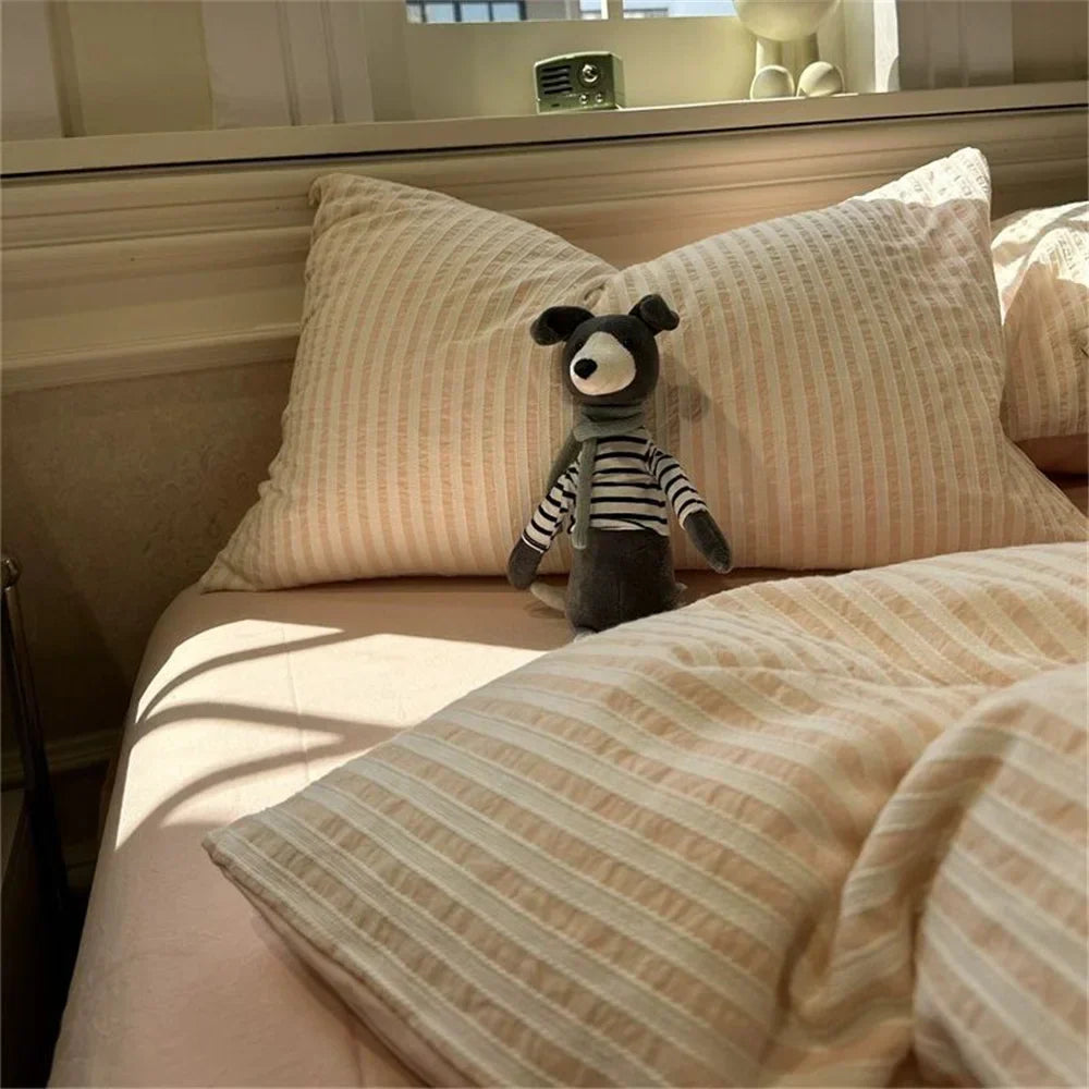 BowLift | Minimalistic Striped Bed Set