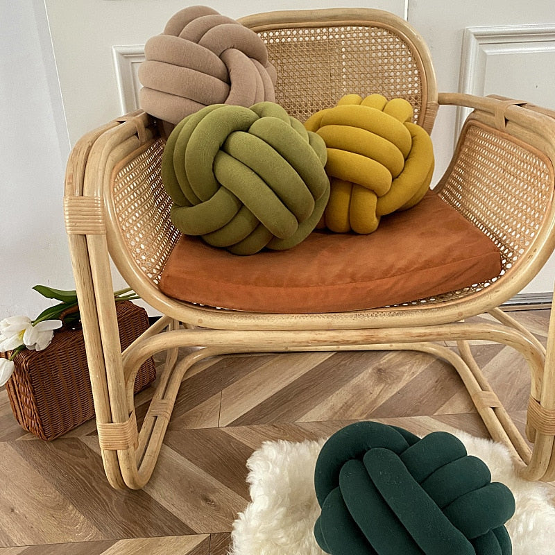 BowLift | Knot Pillow