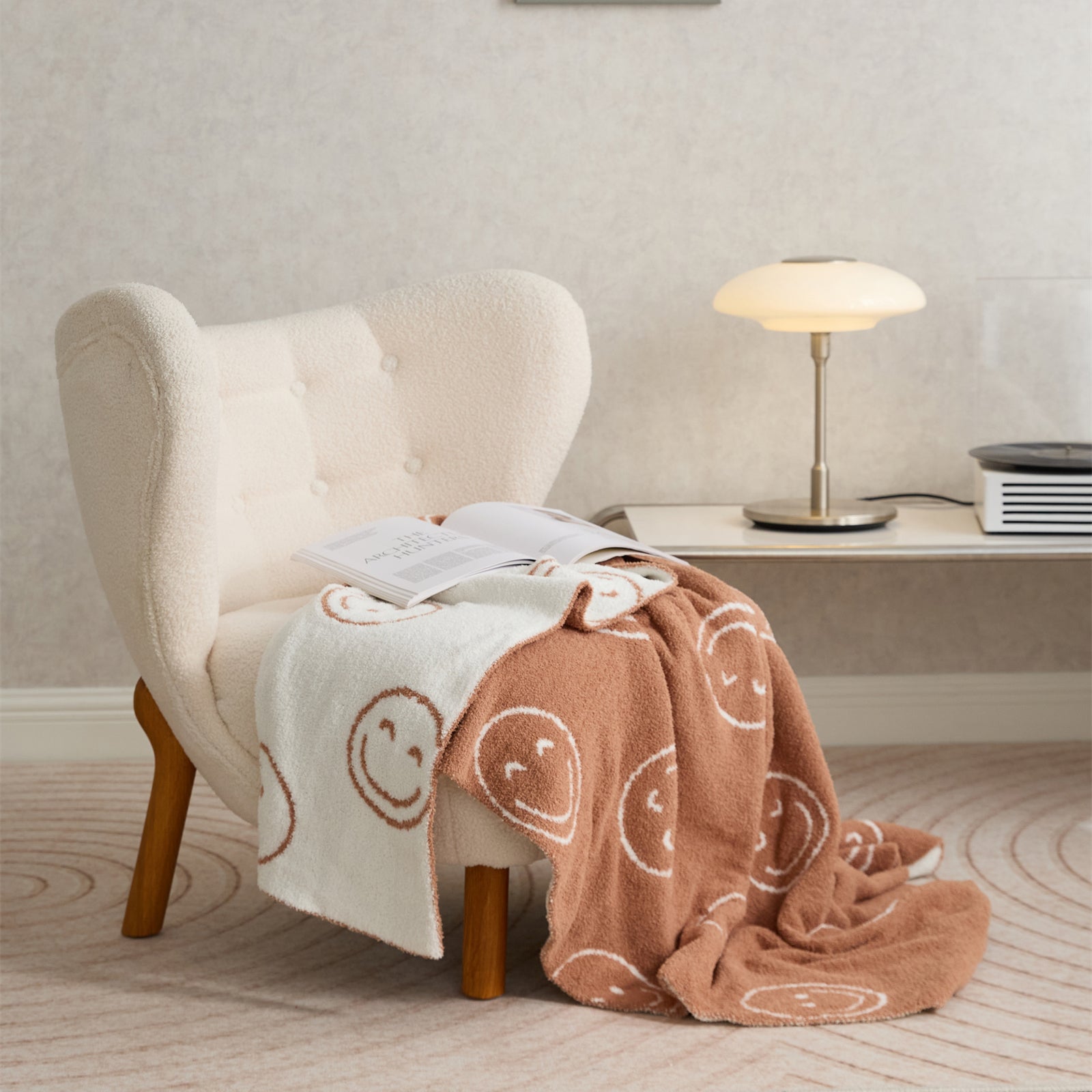 BowLift | Smiley Blanket