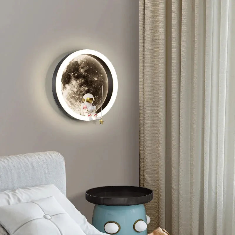 BowLift | Astronaut On The Moon Wall Light