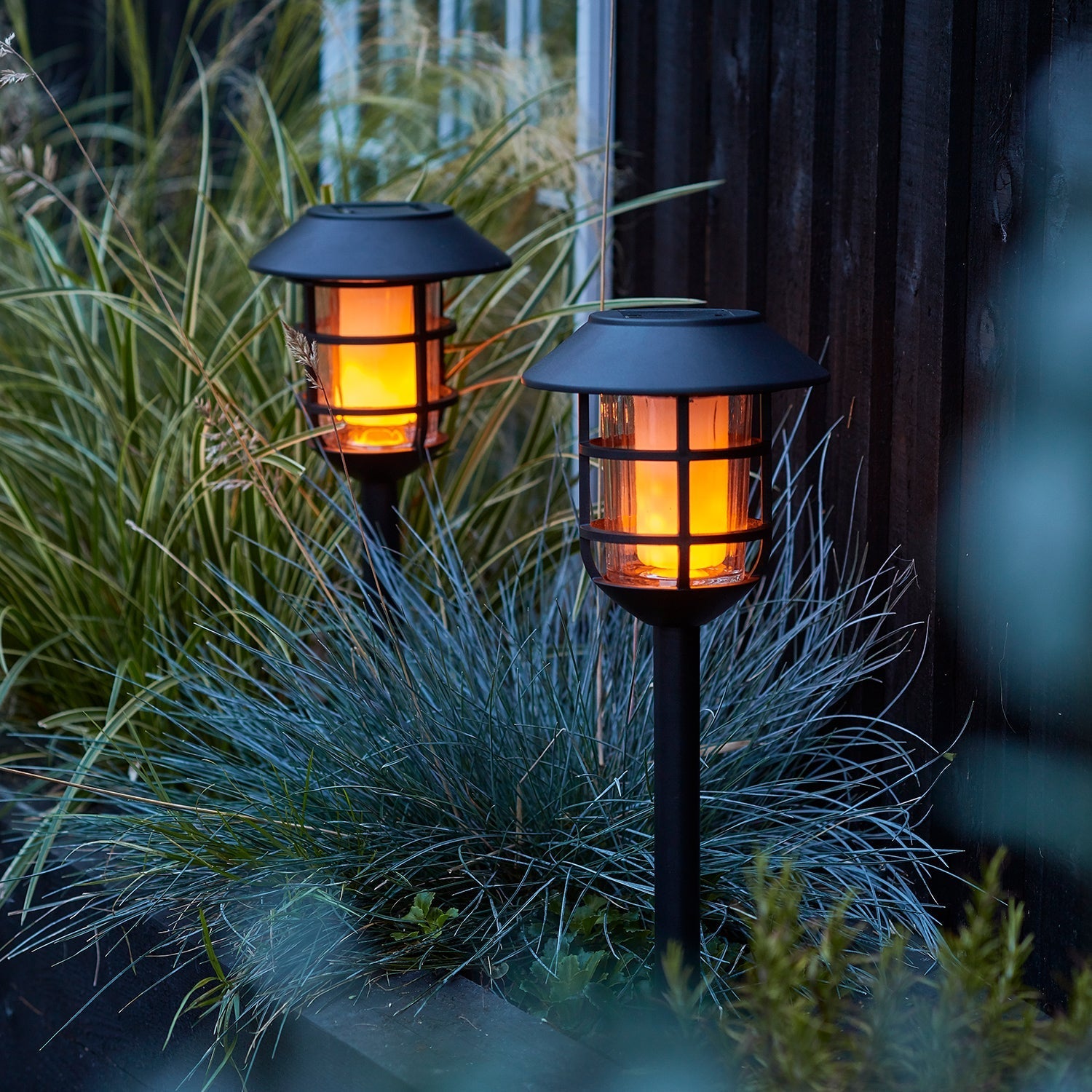BowLift | 2-piece set solar stable lights with flame effect