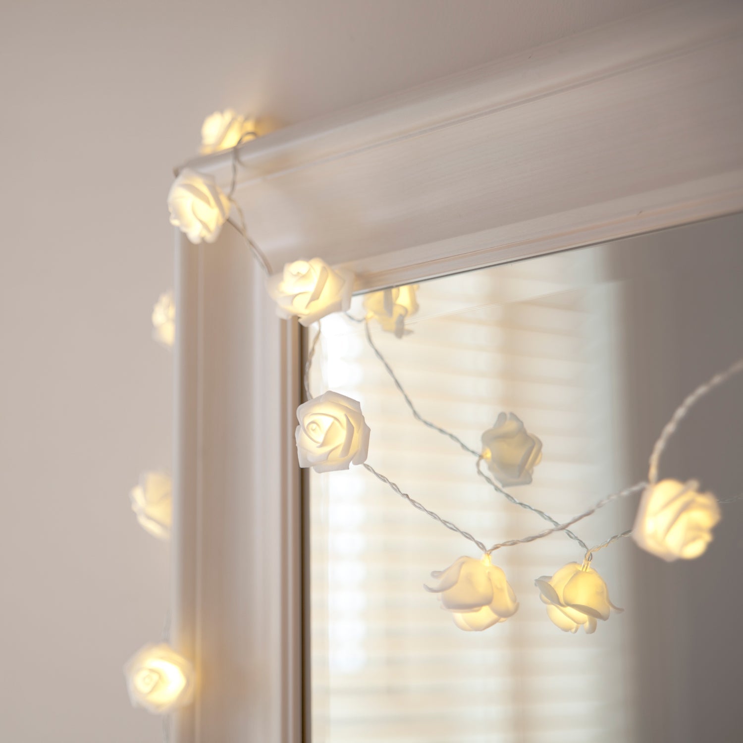 BowLift | 30 LED Rose Fairy Lights warm white