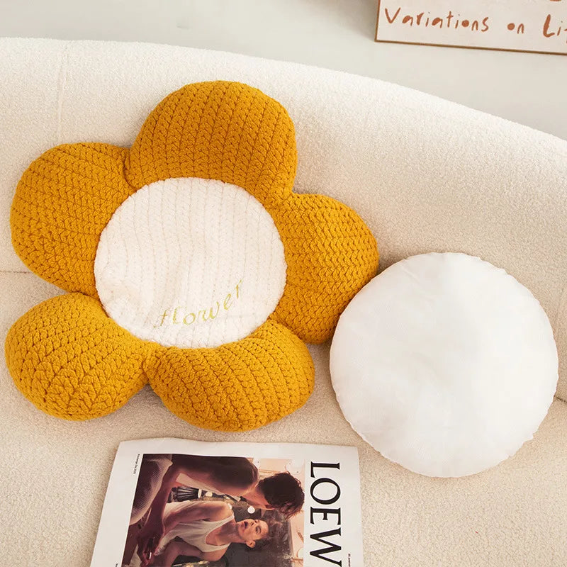 BowLift | Fluffy Daisy Cushion