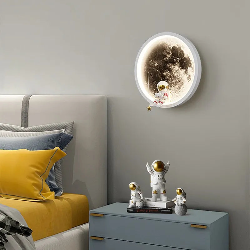 BowLift | Astronaut On The Moon Wall Light