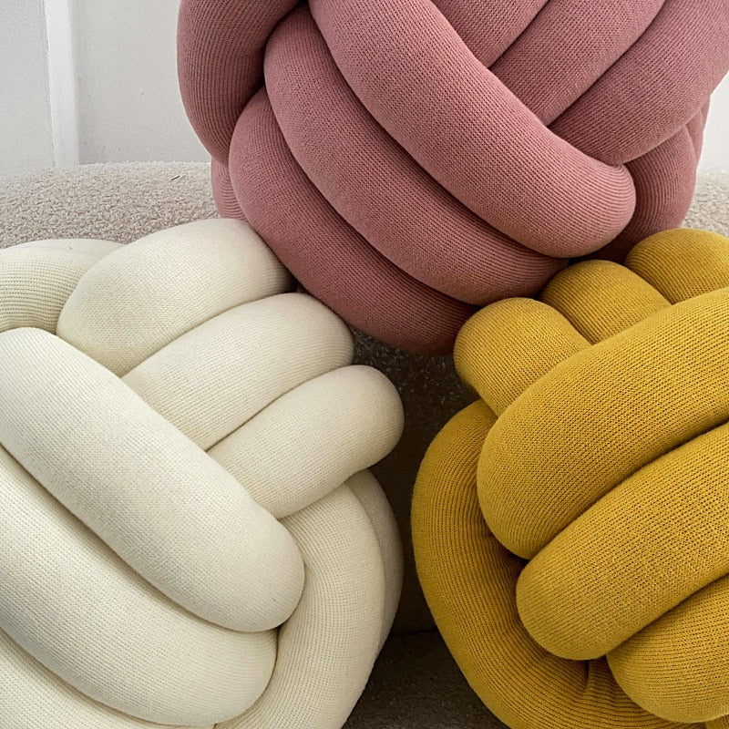 BowLift | Knot Pillow