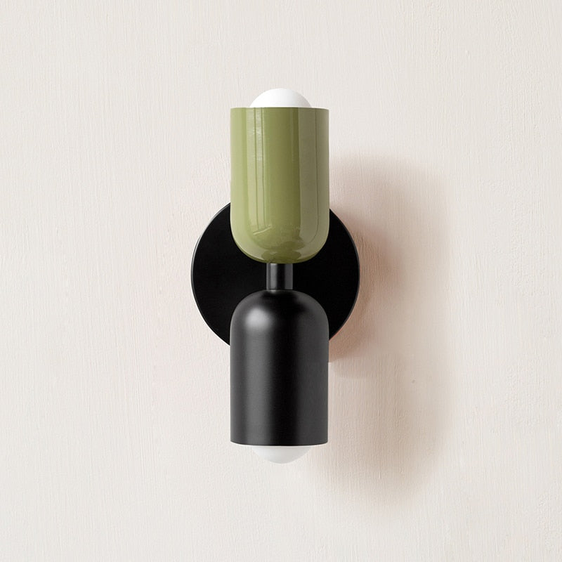 BowLift | Lively, minimalist wall lamp with two light bulbs