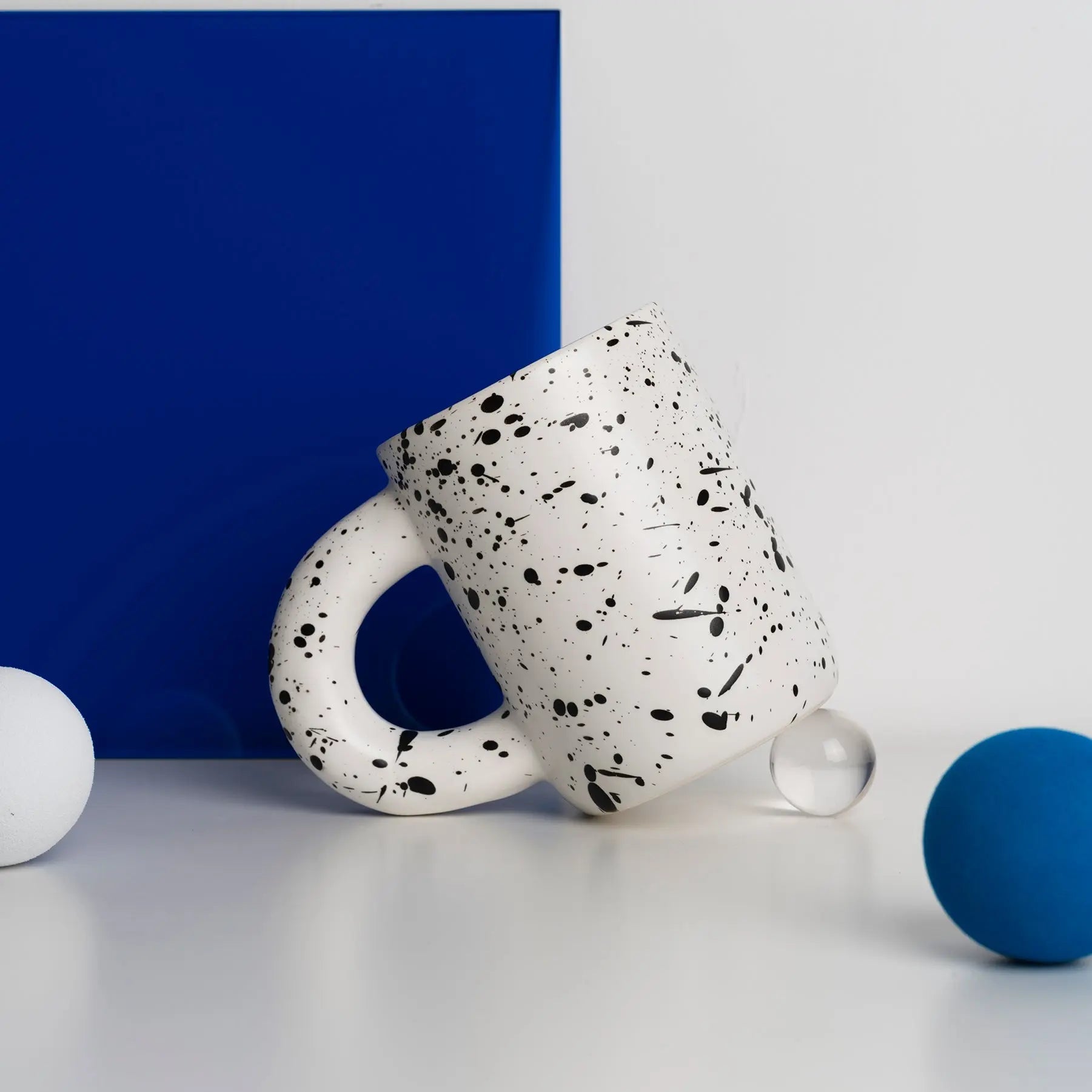 BowLift | Simple solid ceramic mugs