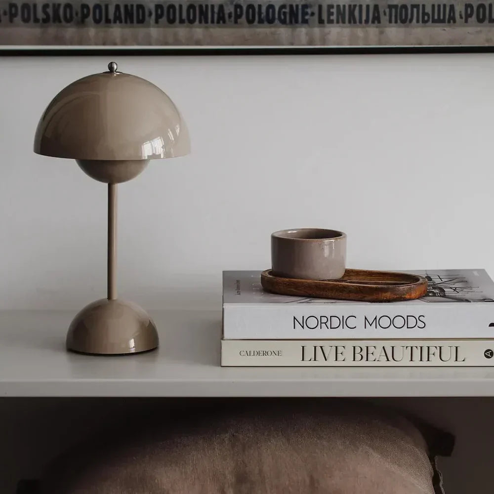 BowLift | Lunarglo | LED table lamp