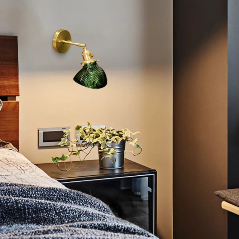 BowLift | Elegant Wall Lamp in Traditional Style