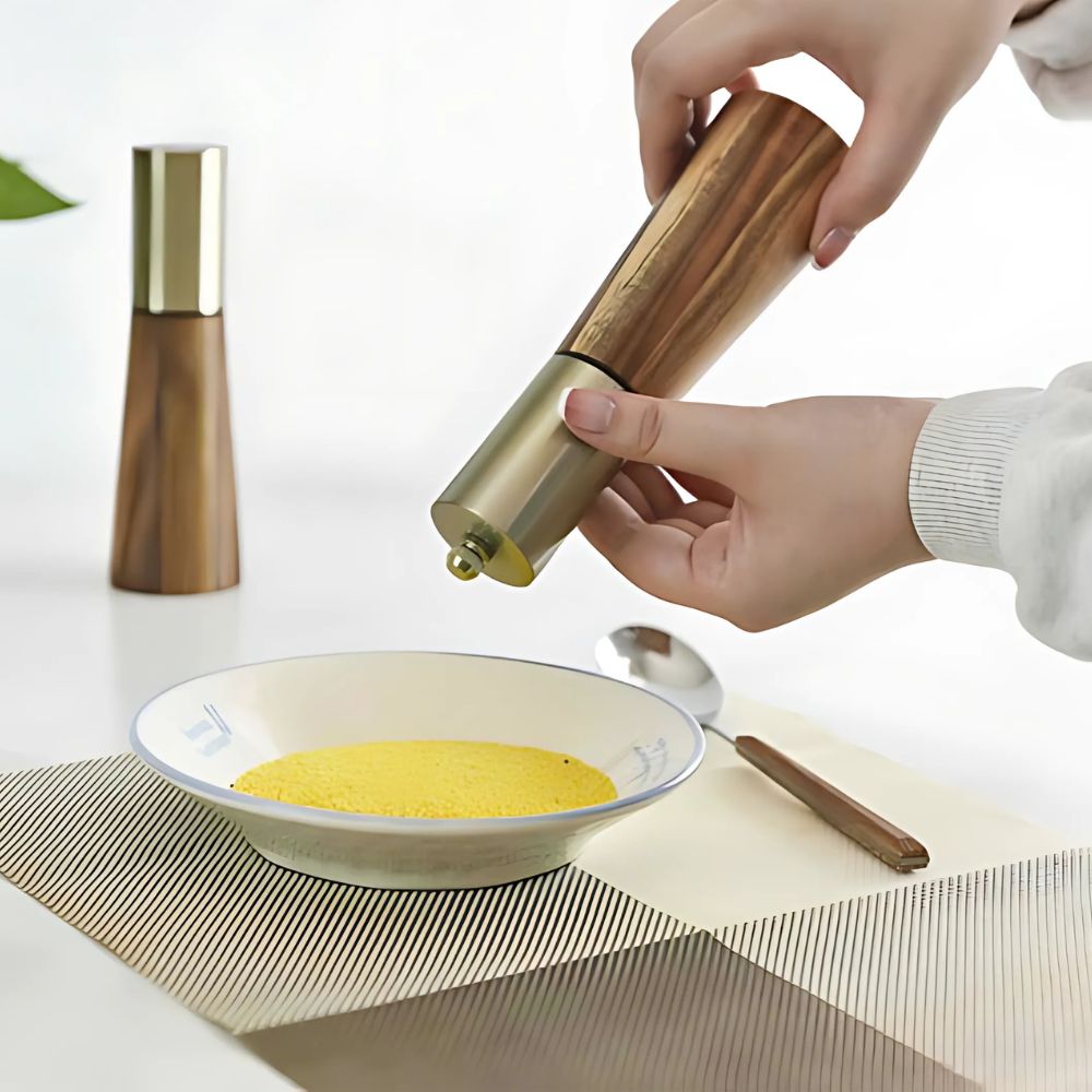 BowLift | Elegant salt and pepper mill set made of wood