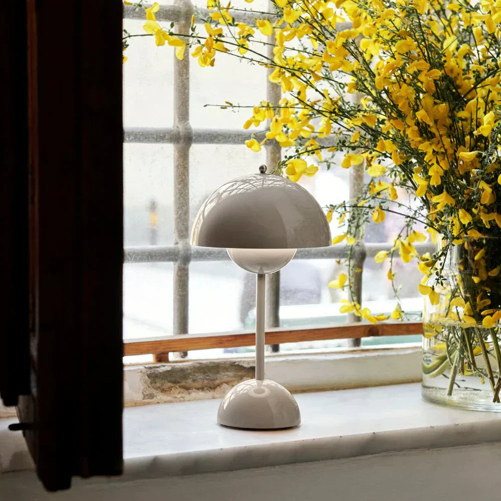 BowLift | Lunarglo | LED table lamp