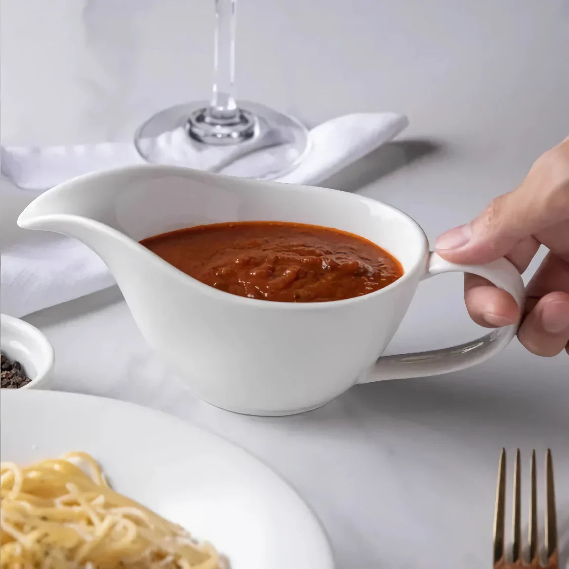 BowLift | Elegant Ceramic Gravy Boat for Sauces and Dressings - 220ml