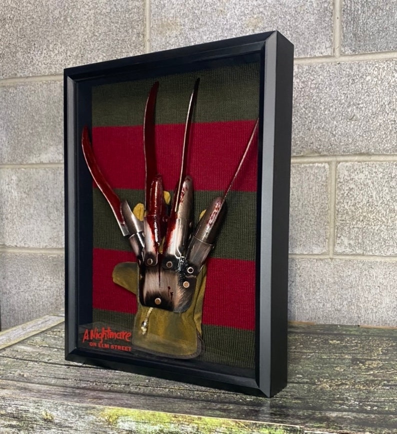 BowLift | Freddy Krueger Metal Glove & Sweater Shadow Box Horror Movie Prop Memorabilia Collectible A Nightmare On Elm Street Freddy Decor Halloween