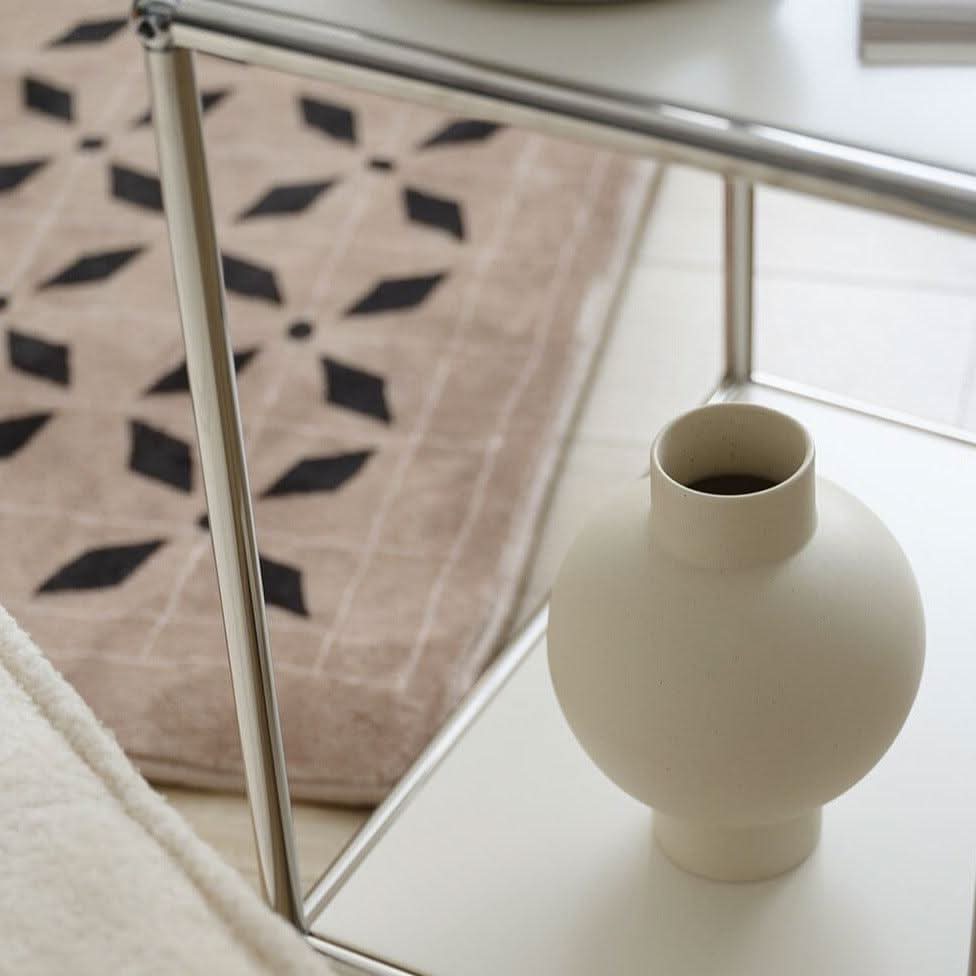 BowLift | BOSHA – Elegant ceramic vase for timeless aesthetics