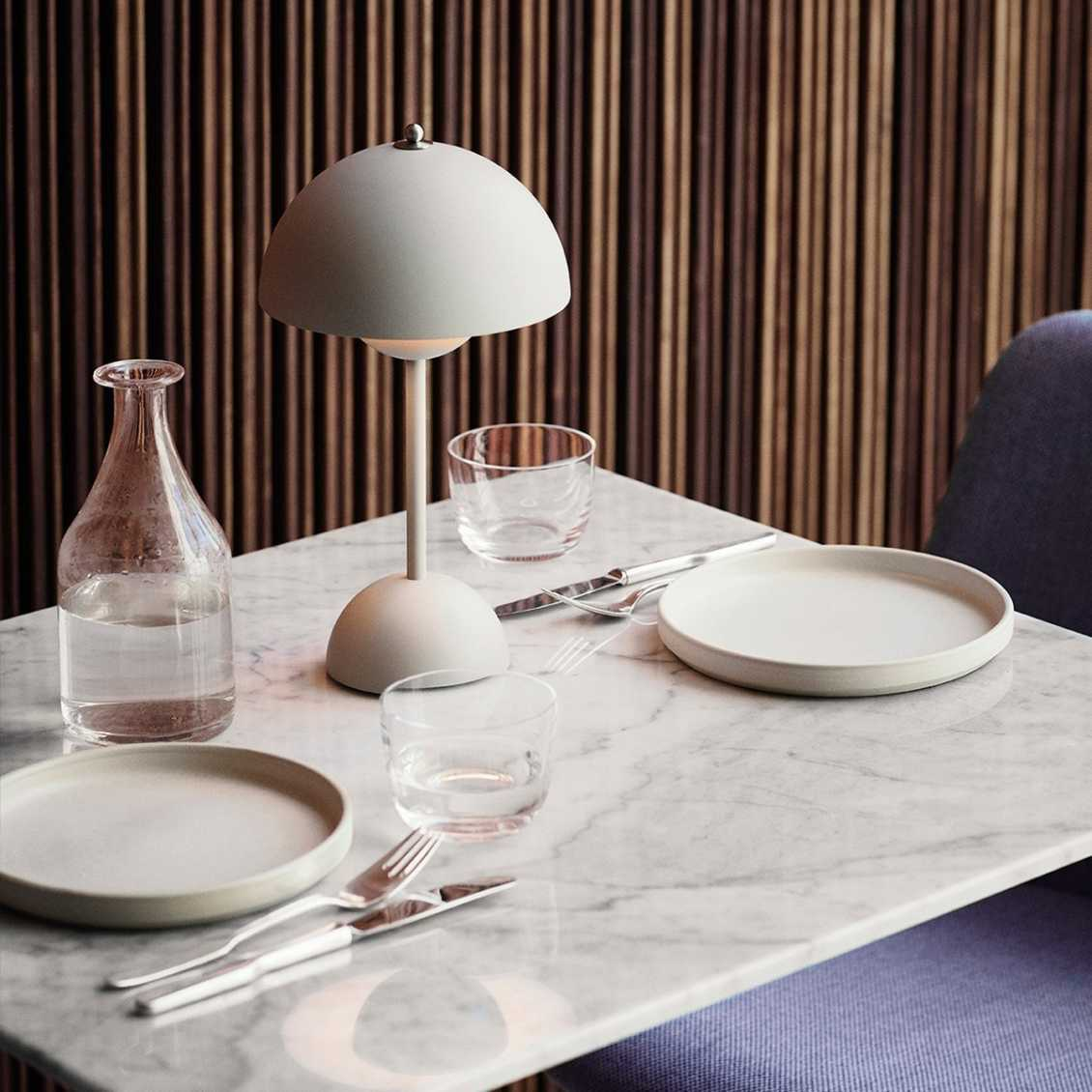 BowLift | LED Table Lamp Ambient Lighting Modern Interior