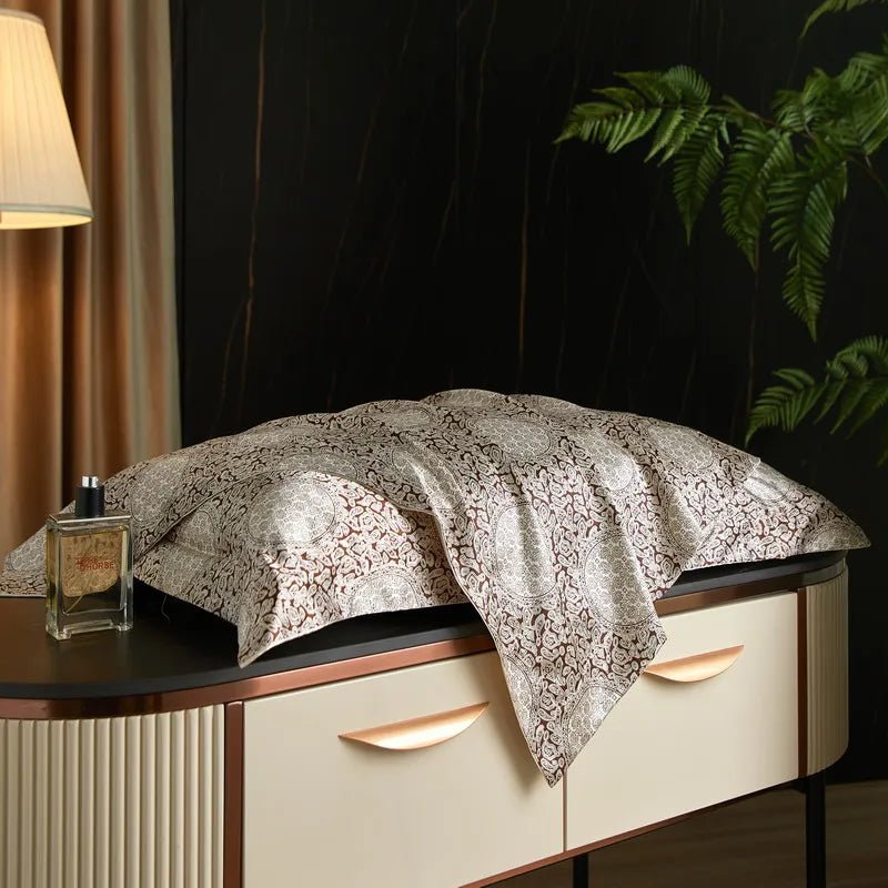 BowLift | Caressence – Mulberry Silk Pillowcase for Luxurious Sleep Comfort