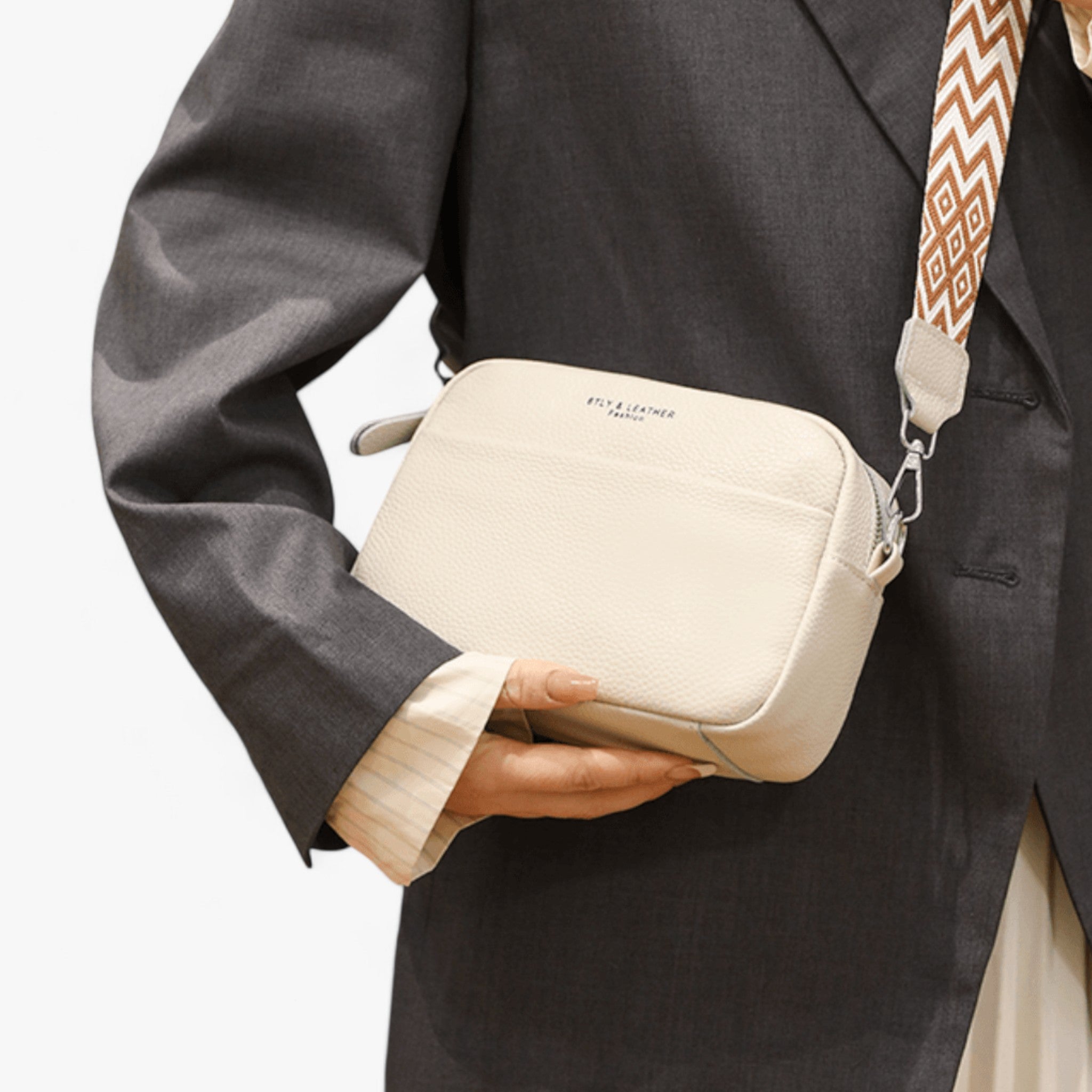 BowLift | Premium Leather Crossbody Bag for Women – Elegant, Secure & Functional Everyday Handbag
