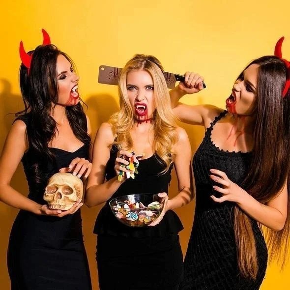 BowLift | Automatic Retractable Vampire Fangs