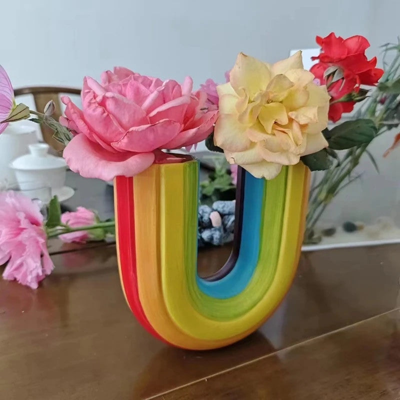 BowLift | ArcBloom – Ceramic Rainbow Vase with Artistic Design