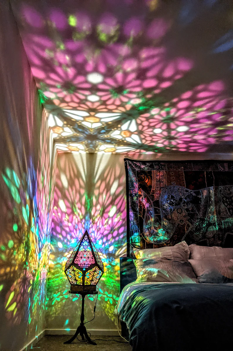 BowLift | Glass-In-Leaded Style LED Table Lamp - LumiAura