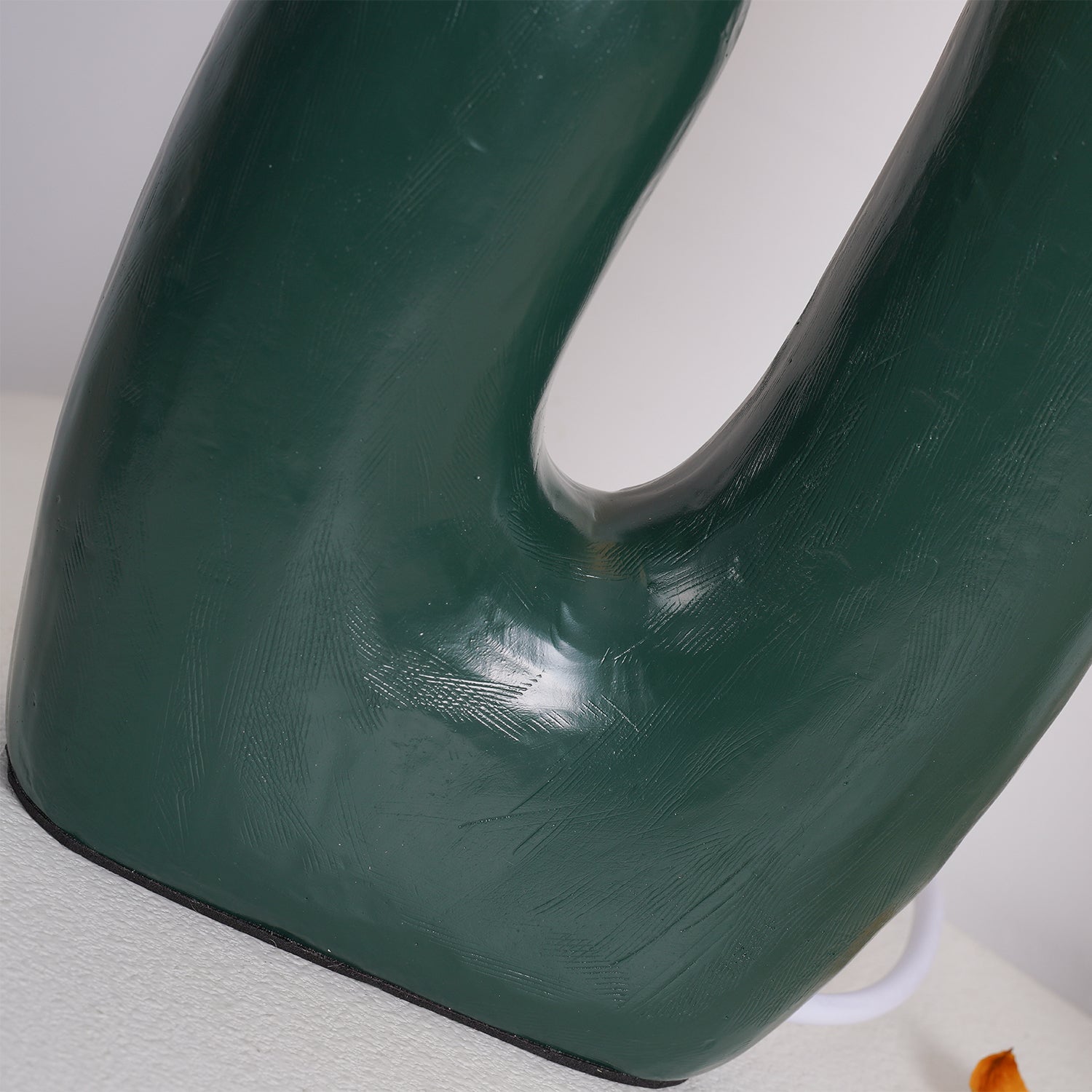 BowLift | Contemporary Style Table Lamp with Natural Accent