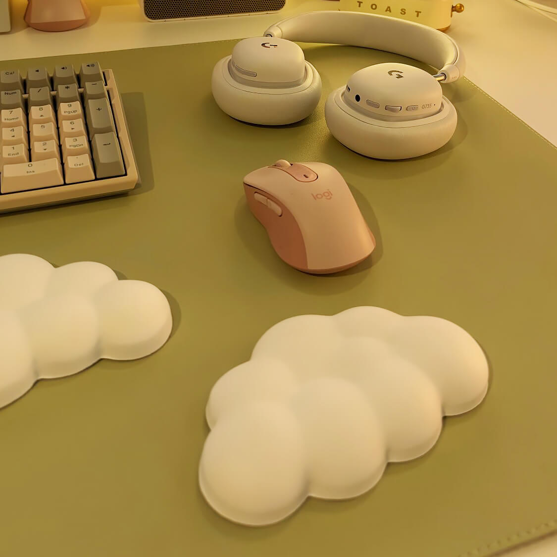 BowLift | Cloud-shaped Keyboard & Mouse Wrist Rest
