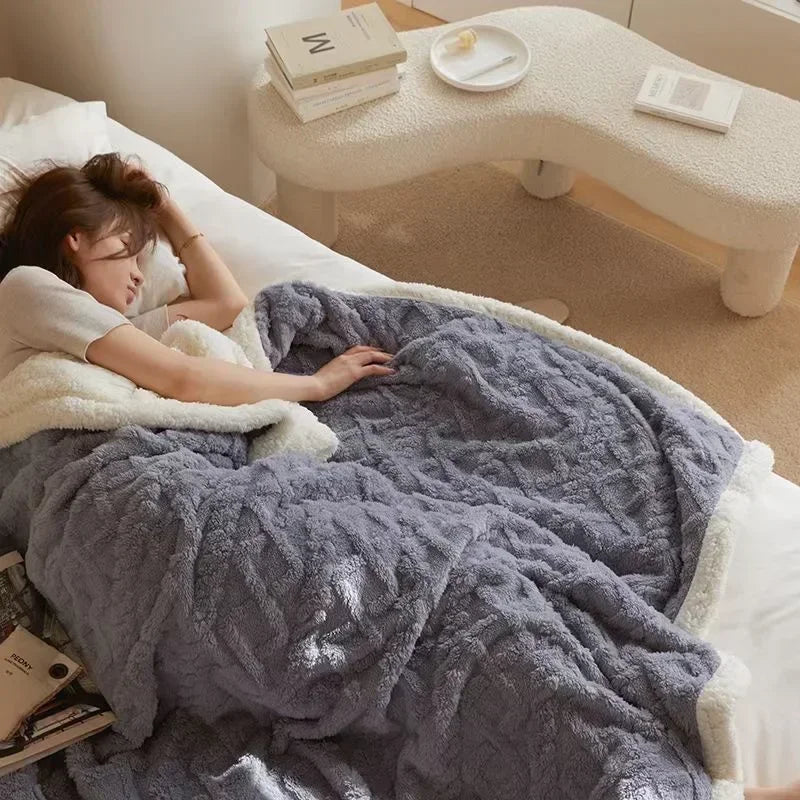 BowLift | Stylish Winter Blanket Made of Thick Lamb's Wool with an Elegant Accent