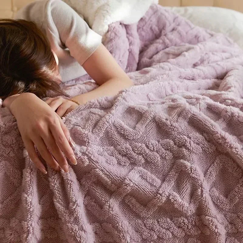 BowLift | Cozy winter blanket made of lambswool providing extra warmth