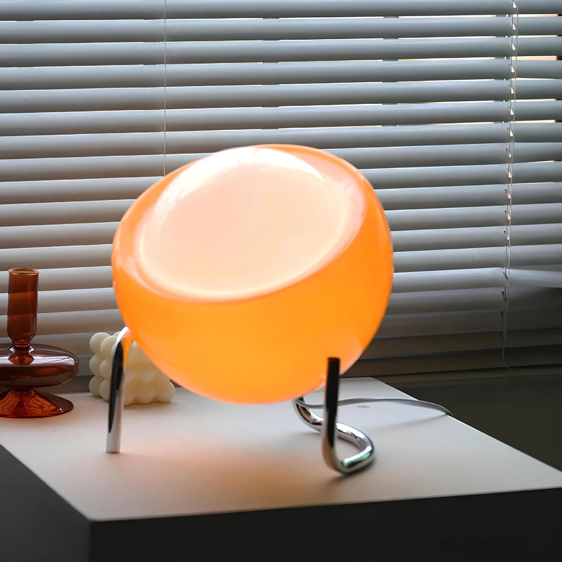 BowLift | Automatic table lamp with motion sensor