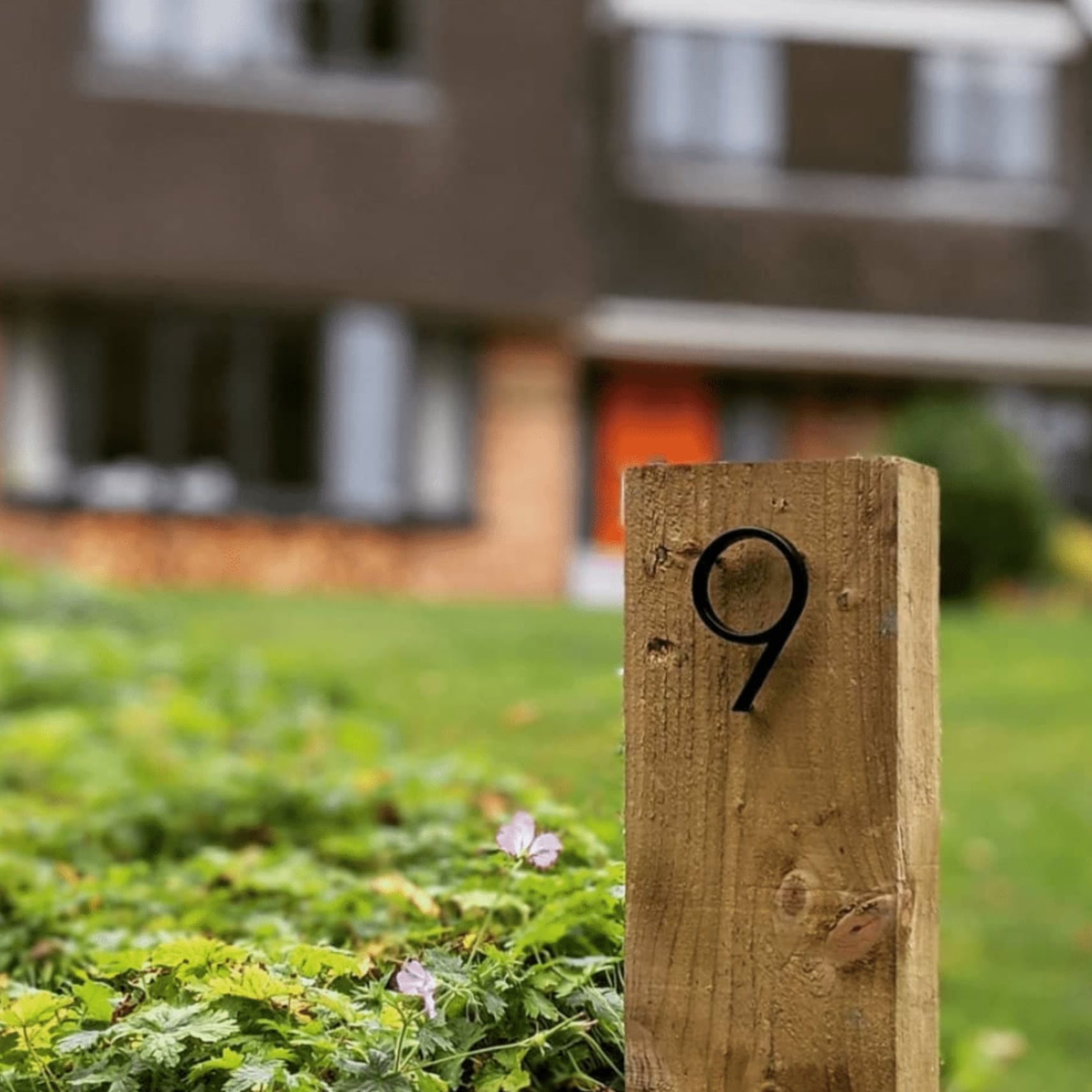 BowLift | LumiMark Black House Number | Weatherproof | Modern Design | Outdoor Decoration | Easy Installation