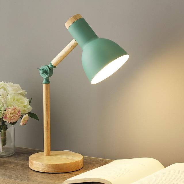BowLift | Table lamp with wooden finish in Nordic style
