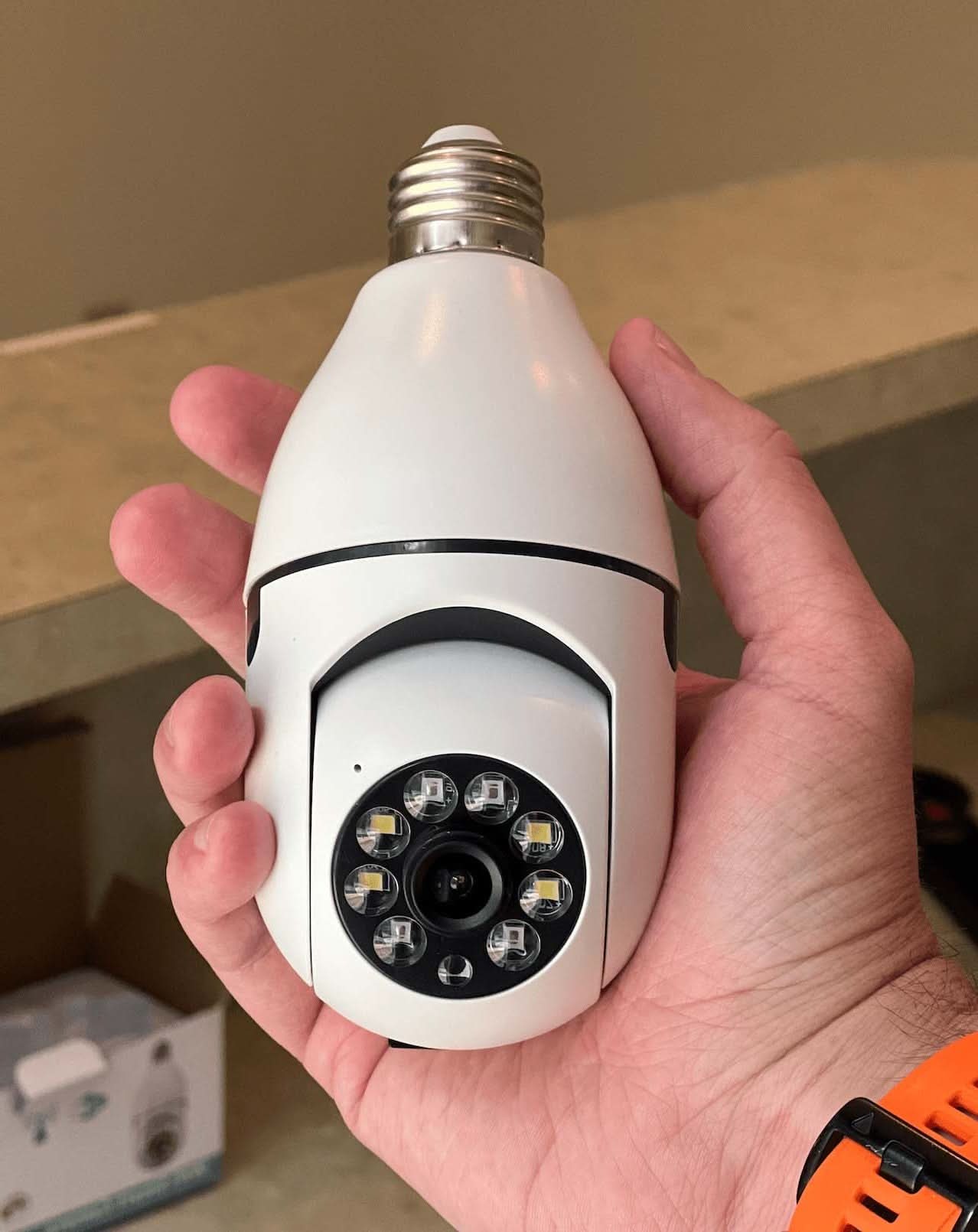 BowLift | 360° Light Bulb Security Camera with Motion Tracking