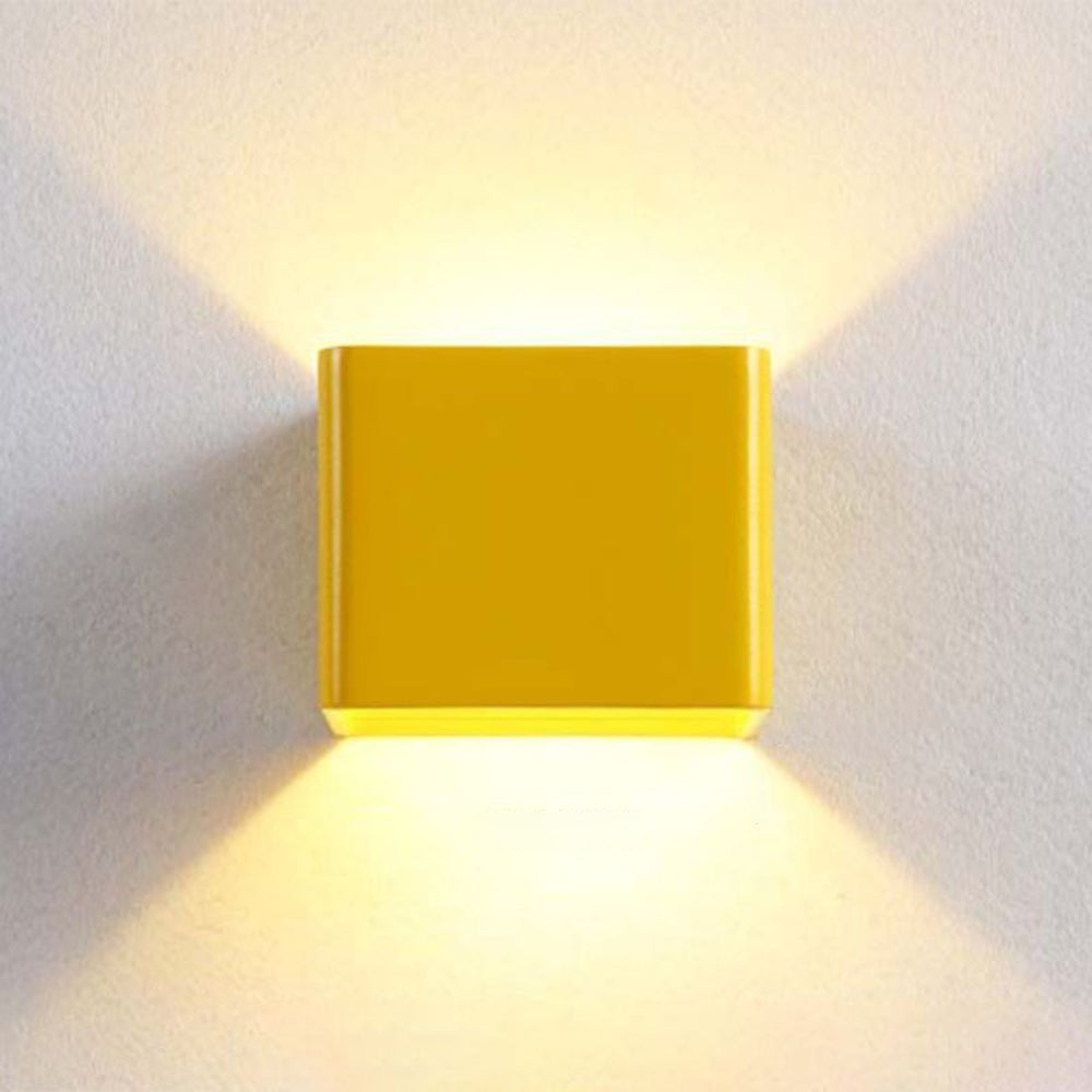 BowLift | Modern square wall light