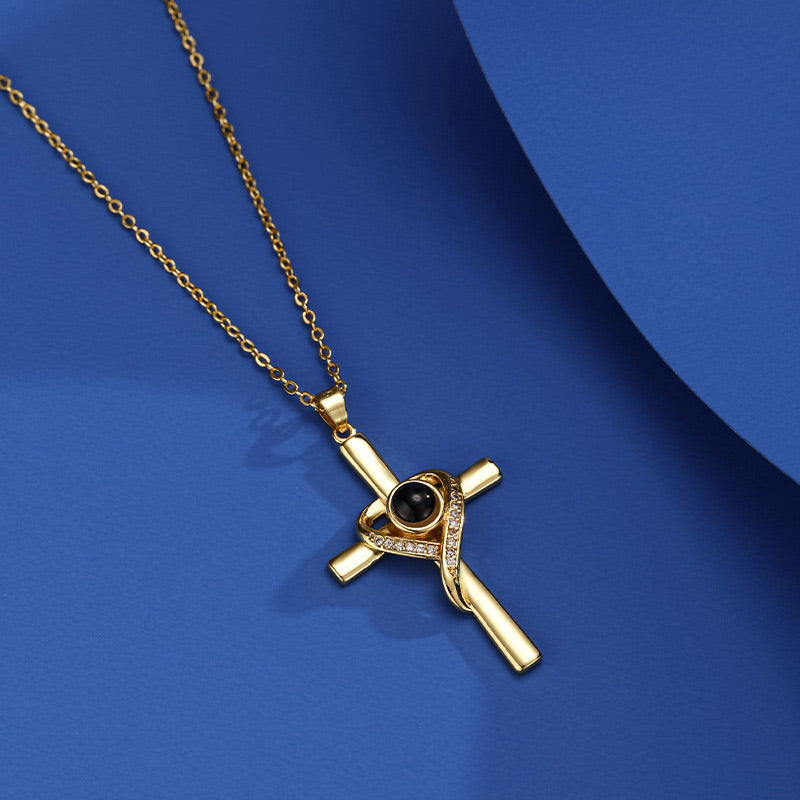 BowLift | Cross necklace with "I love you" projection in 100 languages