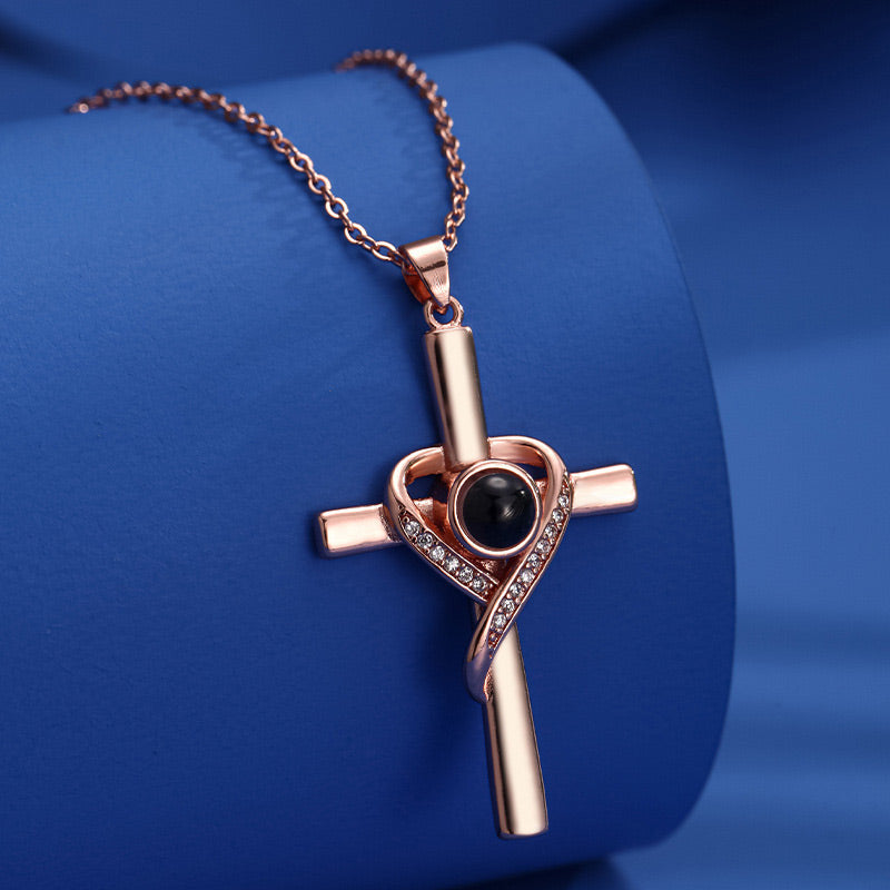 BowLift | Cross necklace with "I love you" projection in 100 languages