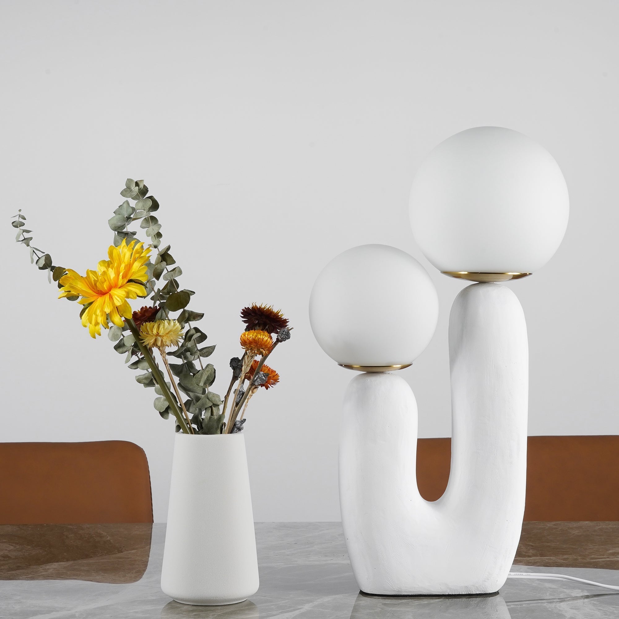 BowLift | Contemporary Style Table Lamp with Natural Accent