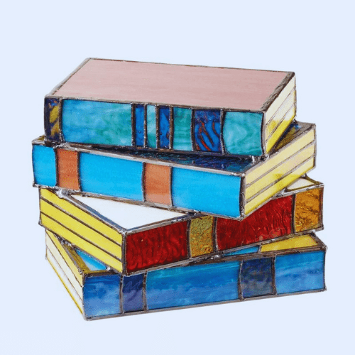 BowLift | Decorative table lamp with a unique book design