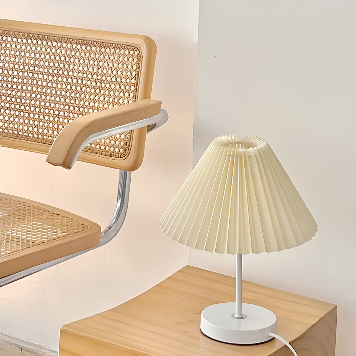 BowLift | Pleatique Table Lamp