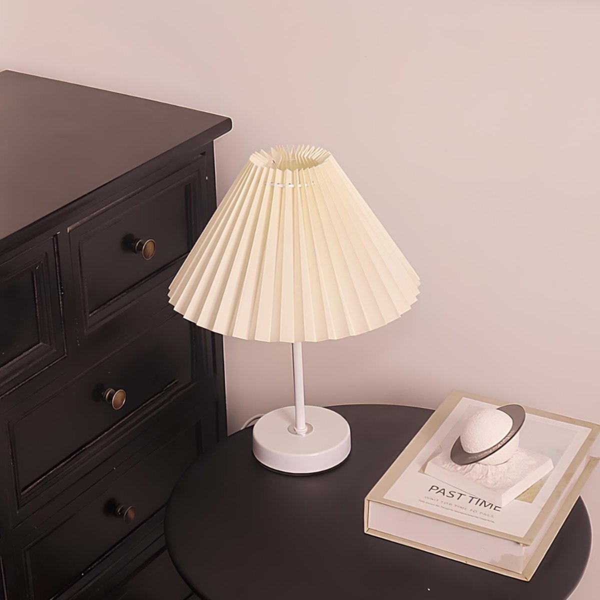 BowLift | Pleatique Table Lamp