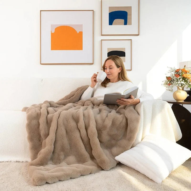 BowLift | ZenithThrow – Lightweight and Luxurious Travel Companion