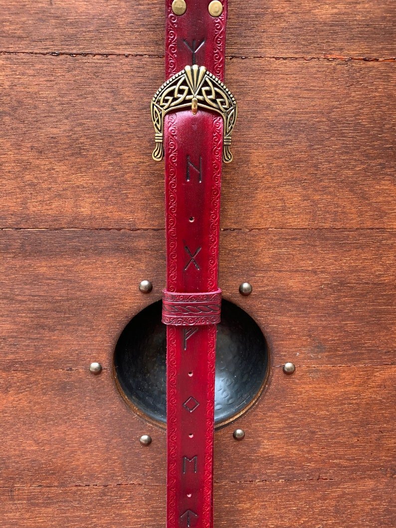 BowLift | Eivor Valhalla Raven Battle Damaged Viking Wooden Shield 30CM