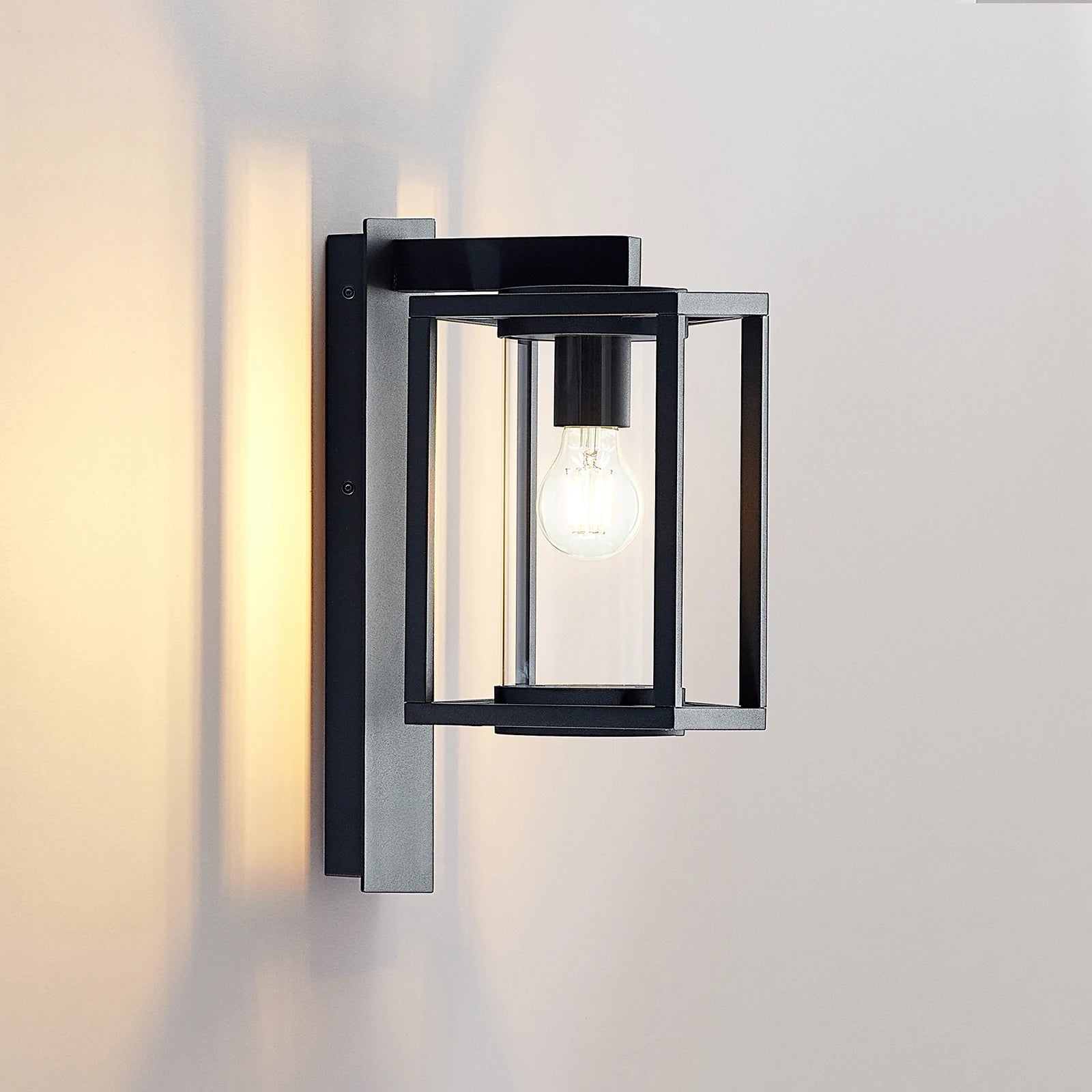 LumeGuard – Outdoor Garden Light with Glass Diffuser