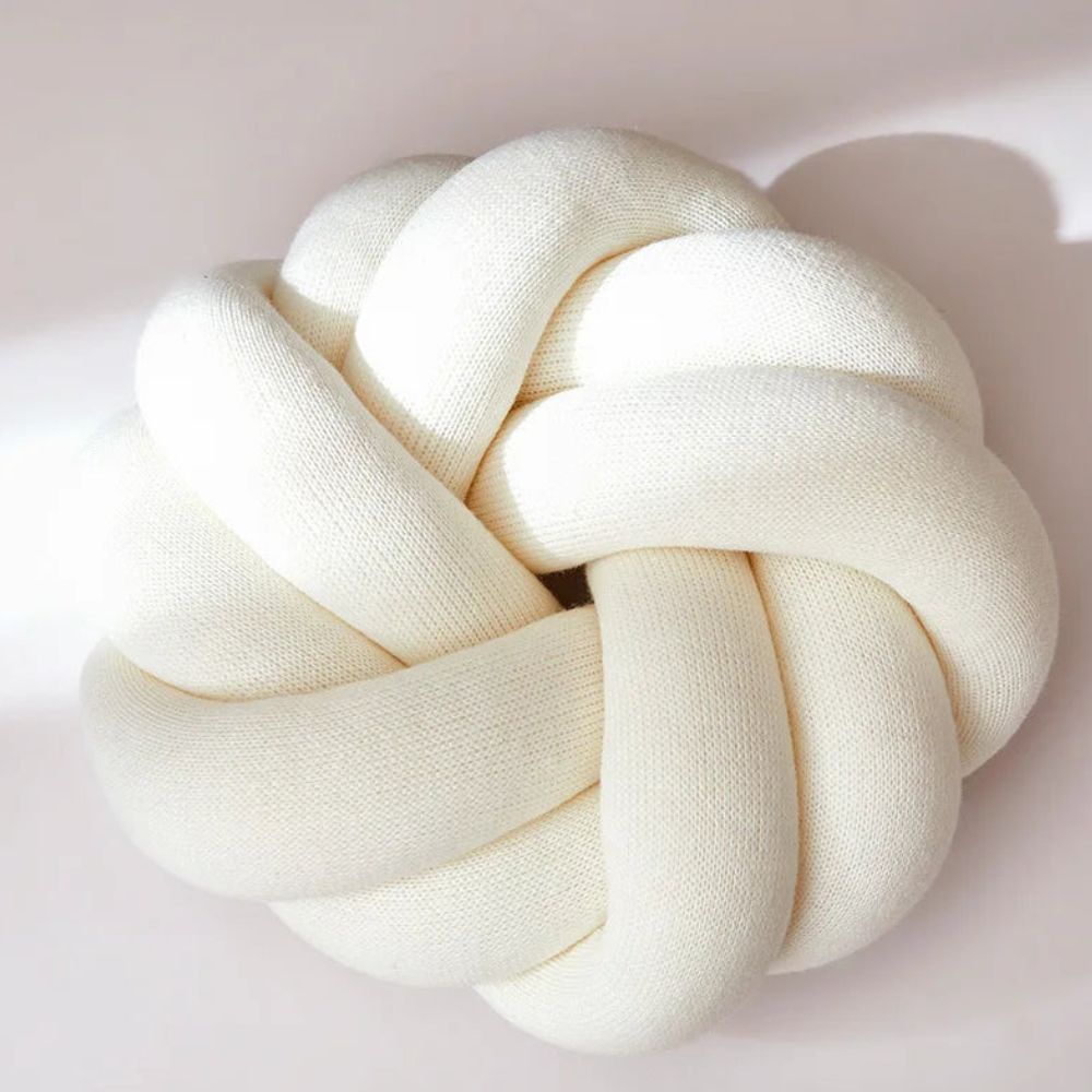 BowLift | Puffy Pretzel Cushion