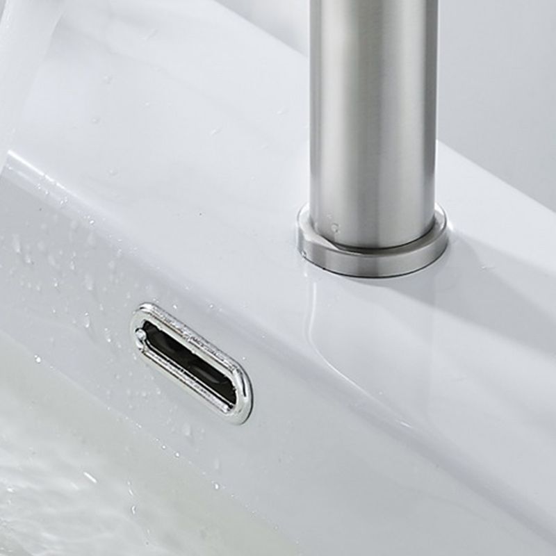 BowLift | Modern Low Arc Basin Faucet with Single Lever Bathroom Sink Faucet