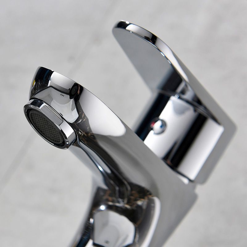 BowLift | Basic Metal Sink Faucet Silver Bathroom Faucet with Lever Handle