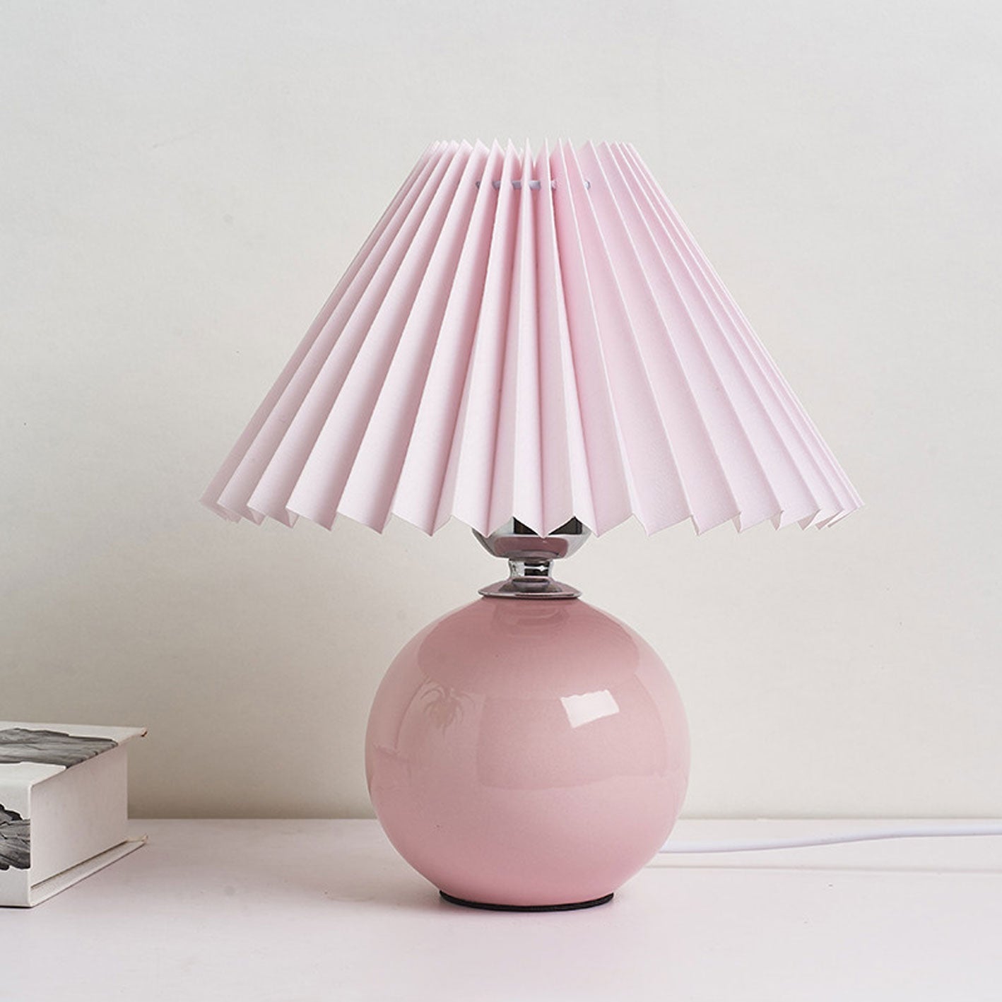 BowLift | Nordic minimalist 1-light table lamp made of ceramic with pleats